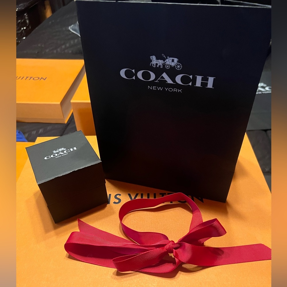 🎅🏼 Coach Gift Box with Red Ribbon and bag